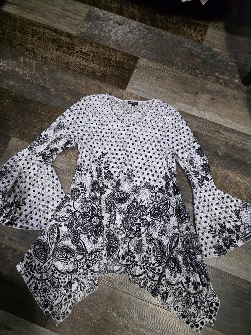 Black & White Floral-Print Bell Sleeve Tunic Top